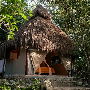 https://akumal-natura.quintano-roohotels.com